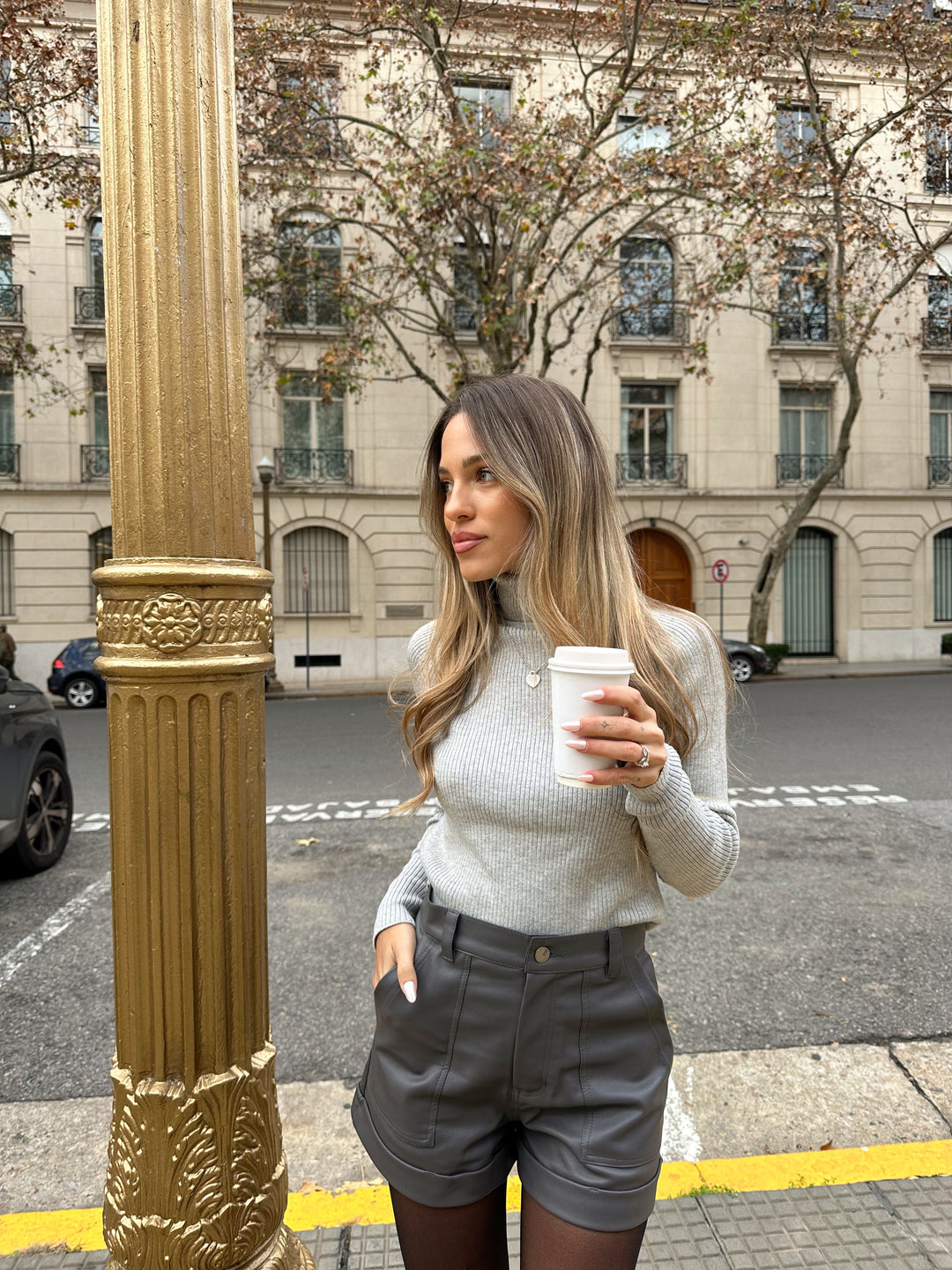 Short Grecia Gris